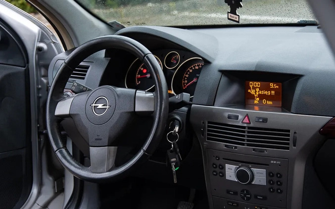 Opel Astra cena 12600 przebieg: 260000, rok produkcji 2005 z Złocieniec małe 497